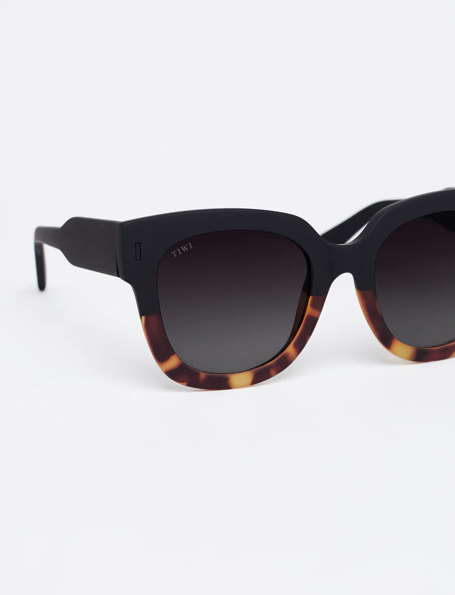 kerr 111 - tortoise black