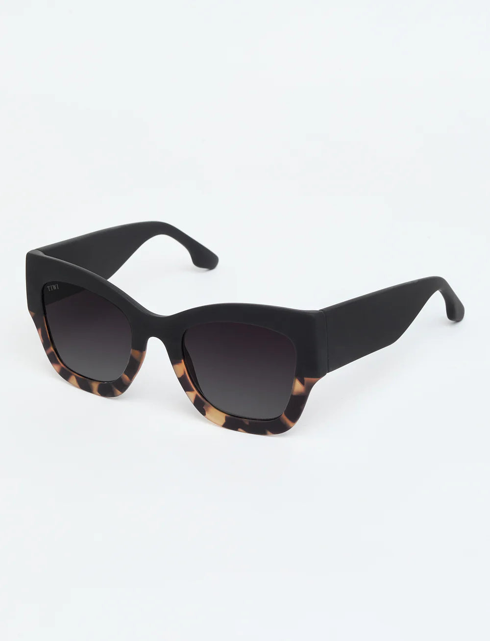 mayfair 111 - rubber tortoise black