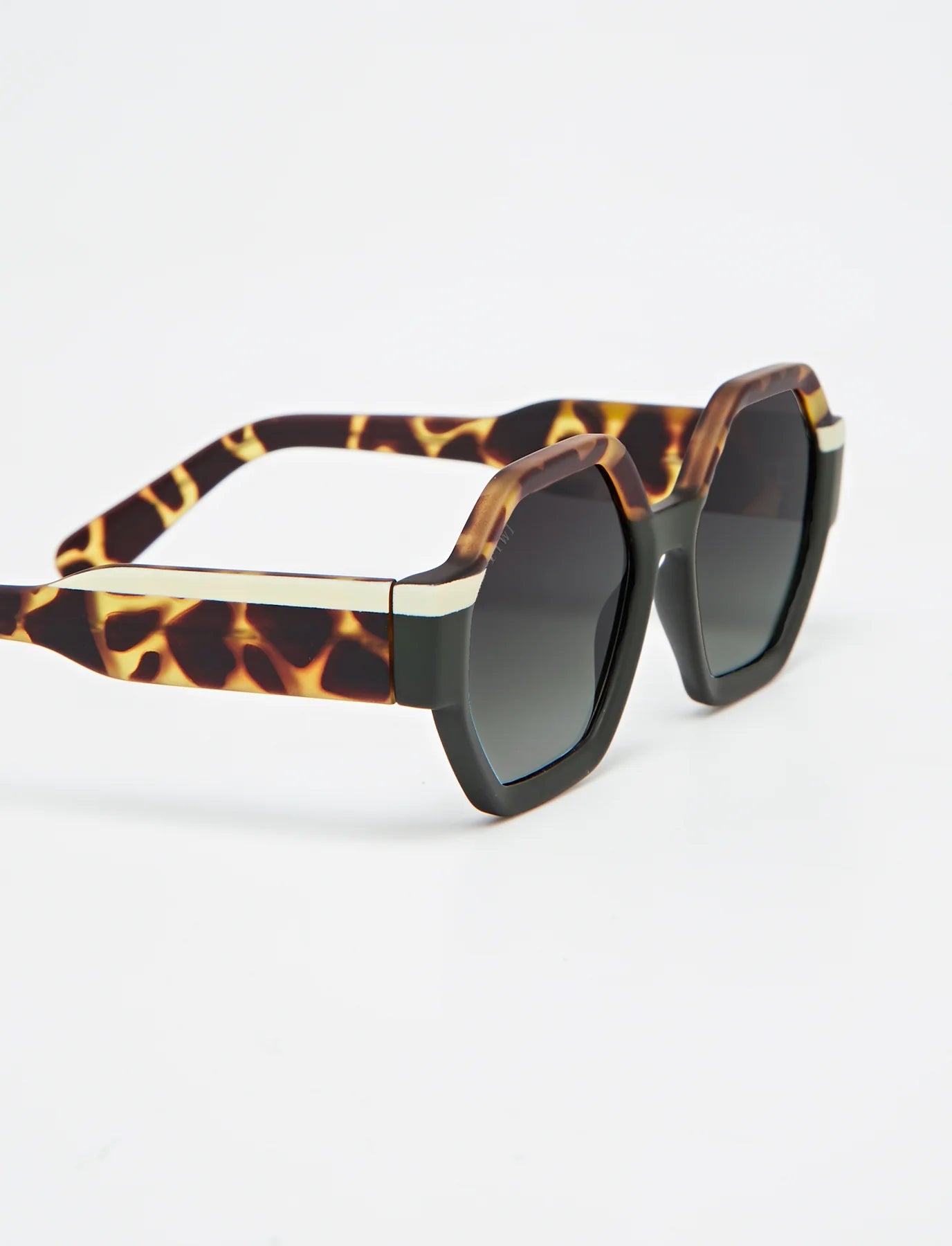 valette 113 - black rubber tortoise