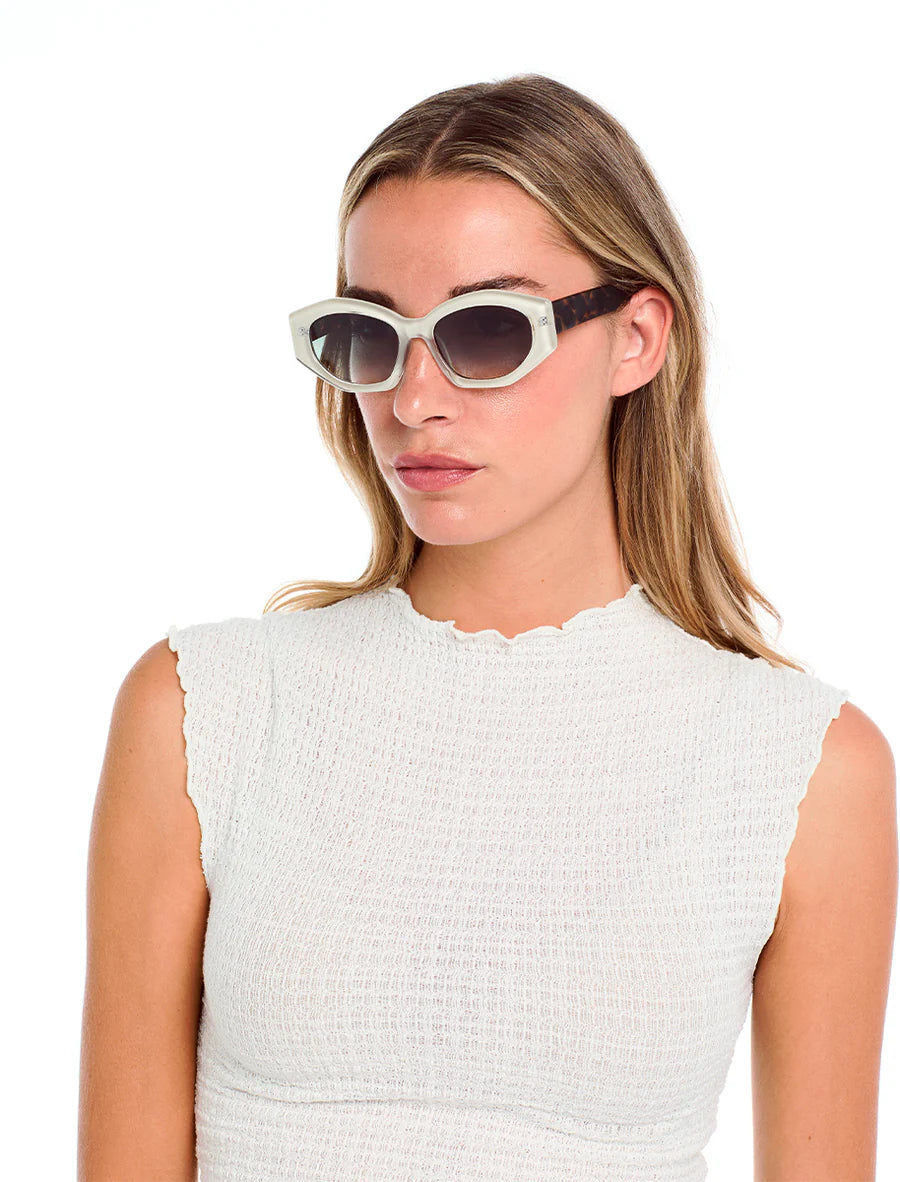 colette 200 - shiny beige