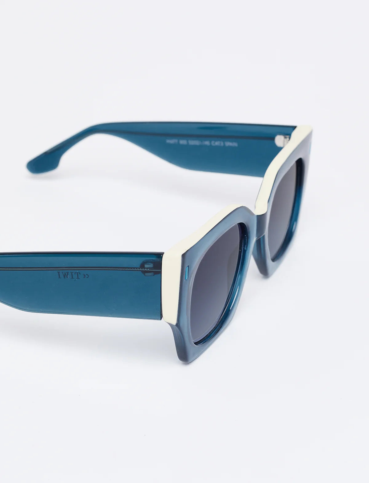 matt 21 - shiny ocean blue