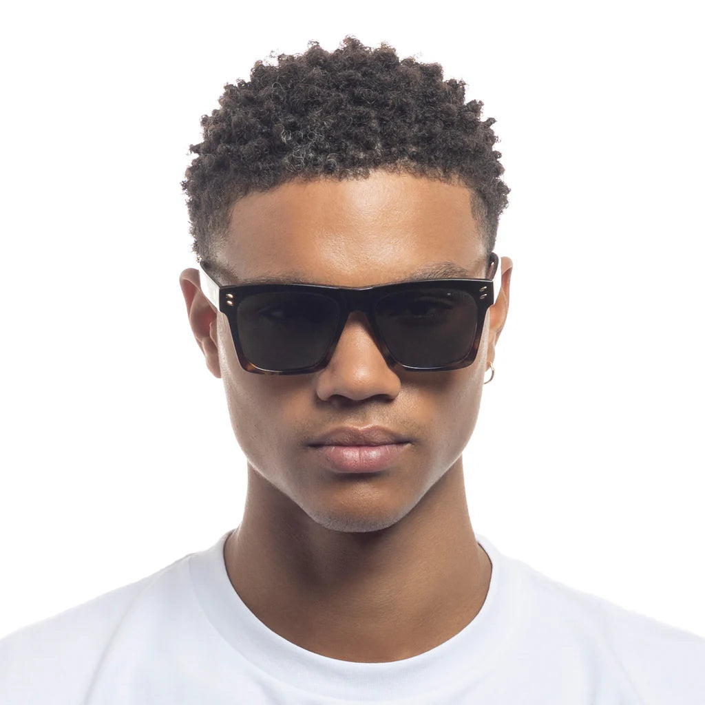 bold d frame - black tort