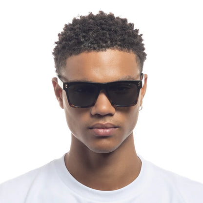 bold d frame - black tort