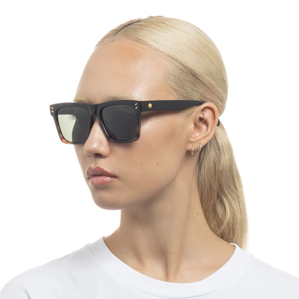 bold d frame - black tort