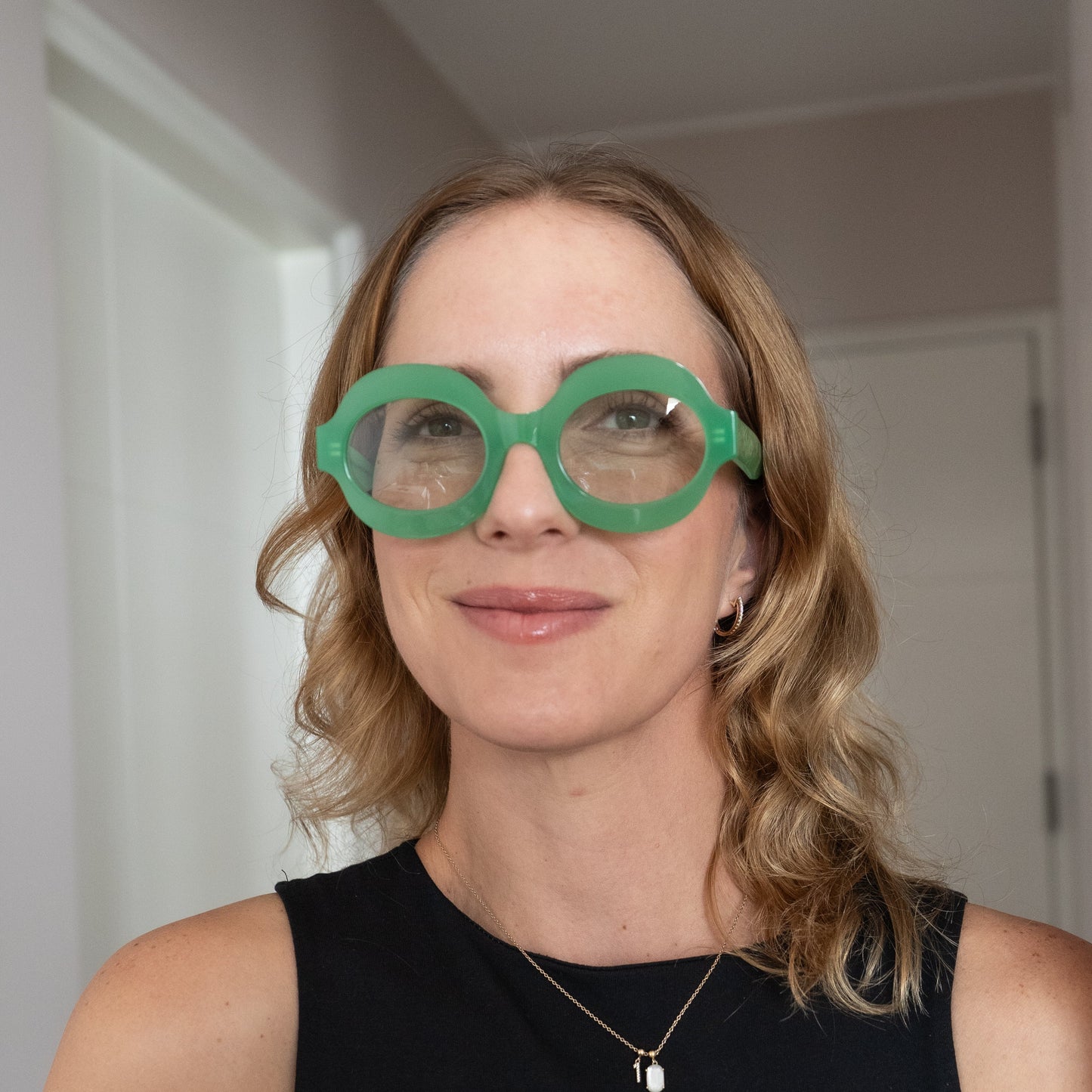 paola - shiny green