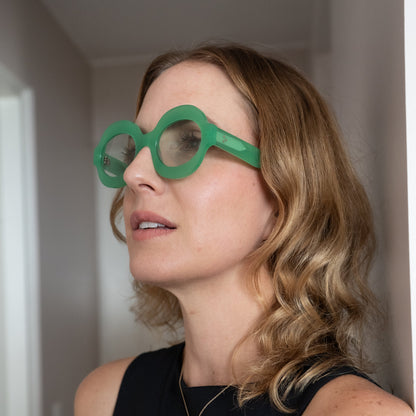 paola - shiny green