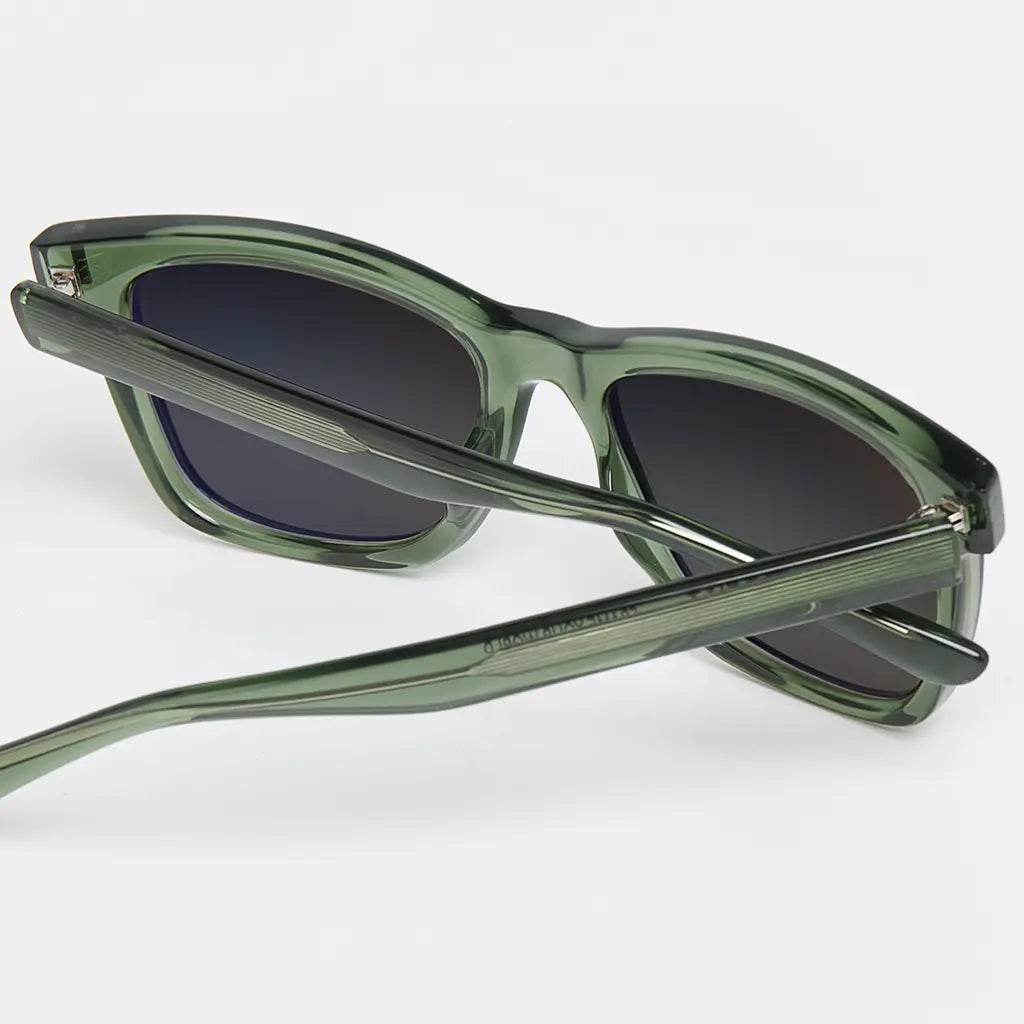 jules 600p - crystal green with green gradient polarized lenses