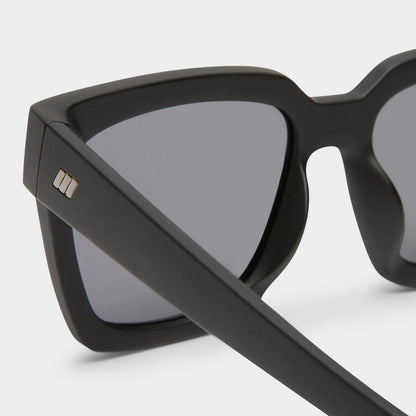 weekend riot - black