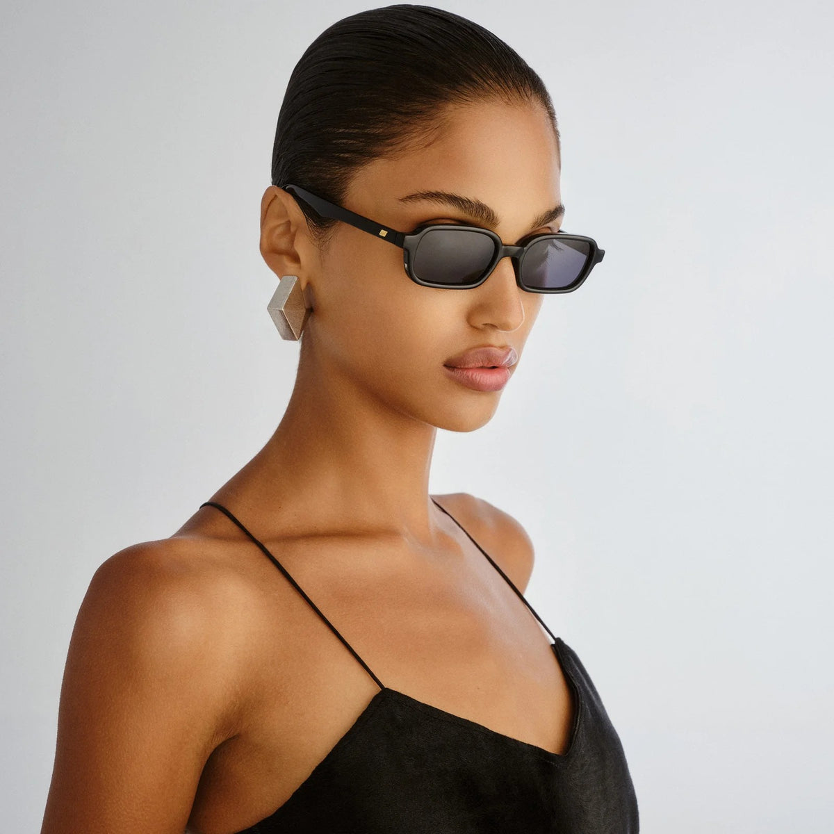 pilferer - black smoke mono polarised