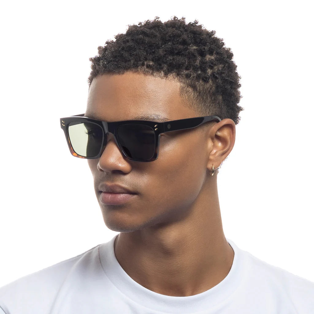 bold d frame - black tort